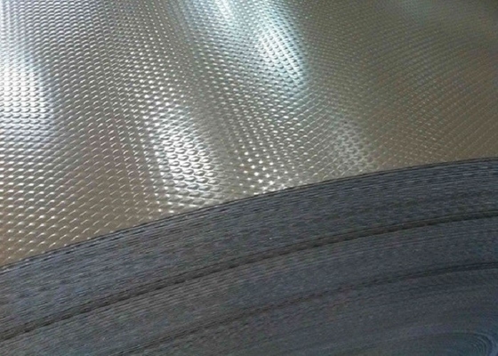 La Chine Le stuc 1100 en aluminium a gravé le plat en refief de plancher en aluminium de feuille avec la conception d'indicateur fournisseur