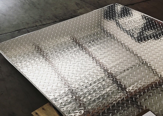 La Chine 3003 5052 plats de bande de roulement d'escalier/la feuille en aluminium de finition fortement lumineuse pour la plate-forme fait un pas fournisseur