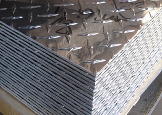 La Chine 5052 5083 5754 feuilles de contrôleur d'aluminium/plat en aluminium de bande de roulement pour le plat de Decking de remorque fournisseur