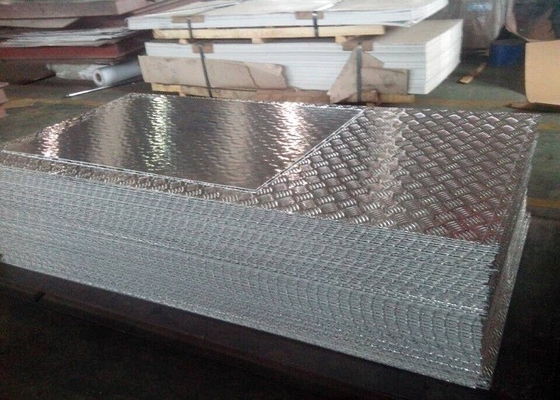 La Chine L'aluminium léger de modèle d'indicateur couvre le plat de plancher 3003 5052 en aluminium fournisseur