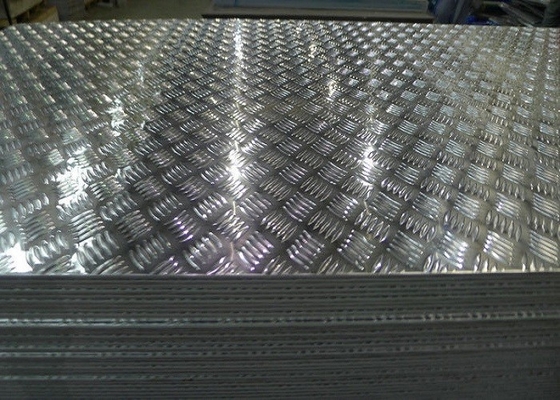 La Chine Les bandes de roulement d'escalier en aluminium d'anti glissement plaquent 3003 5052 6061 plats en aluminium de contrôleur pour des revêtements de caisse de camion fournisseur