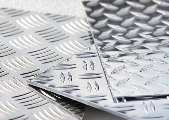 La Chine En aluminium de Diamond Pattern Aluminium Flooring Sheet de relief plaquent 3003 5052 6061 fournisseur