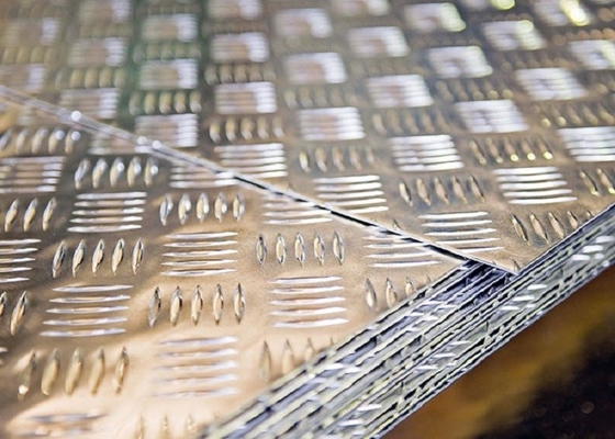 La Chine Champagne Color Aluminium Checker Plate longueur de 1000mm - de 6000mm fournisseur